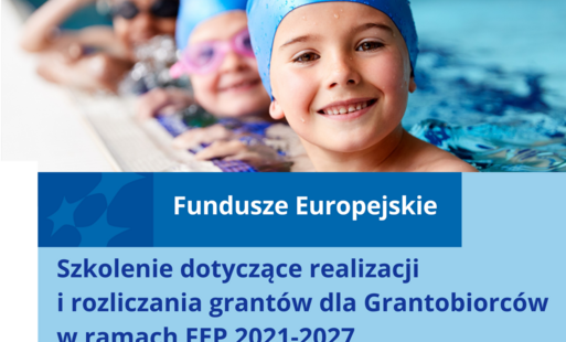 Plakat informacyjny dotyczący szkolenia Funduszy Europejskich, zawierający na górze zdjęcie trojga uśmiechniętych dzieci w niebieskich czepkach pływackich i goglach na basenie. Poniżej znajdują się najważniejsze szczegóły wydarzenia:   Tytuł: Szkolenie dotyczące realizacji i rozliczania grantów dla Grantobiorców w ramach FEP 2021-2027.   Miejsce: Sala Urzędu Gminy w Jaśliskach, Jaśliska 171, 38-485 Jaśliska.   Termin: 28 września 2026 r., godz. 10:00.   Cel spotkania: Spotkanie dla Grantobiorców w ramach działania 8.01 Rozwój zdolności uczniów poza edukacją formalną.   Dane kontaktowe: Telefon: 725 995 723, e-mail: biuro@kraina-nafty.pl, strona internetowa: www.kraina-nafty.pl.   Informacje dodatkowe: Prośba o potwierdzenie udziału oraz zgłaszanie specjalnych potrzeb uczestników pod numerem telefonu 725 995 723.   Logotypy na dole: Fundusze Europejskie dla Podkarpacia, Rzeczpospolita Polska, Unia Europejska oraz znak województwa podkarpackiego.  